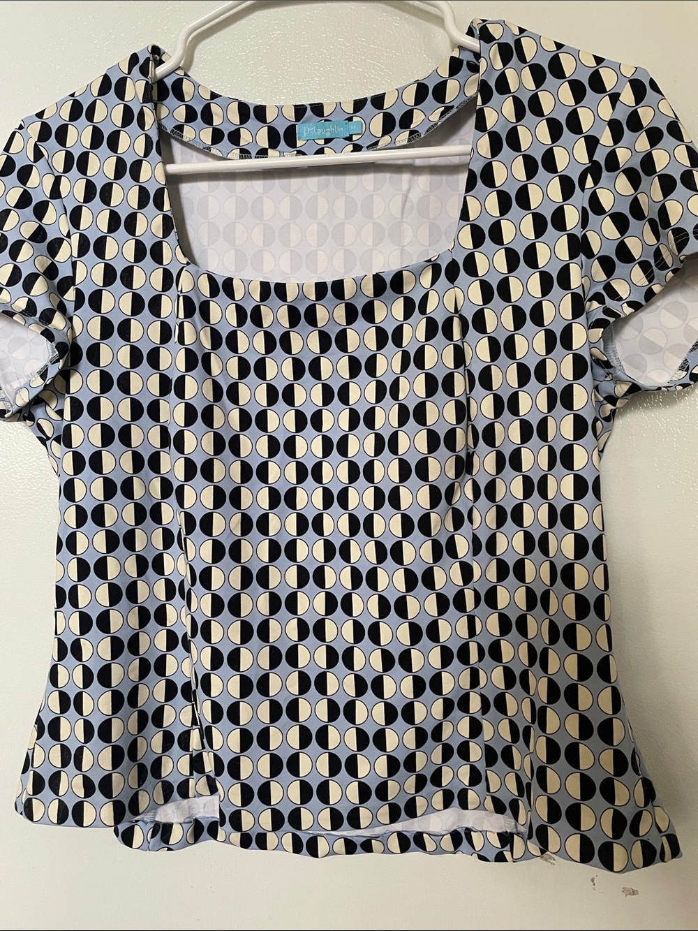 J.McLaughlin Medium Nylon Geometric Scoop Neck Short Sleeve Classic Top